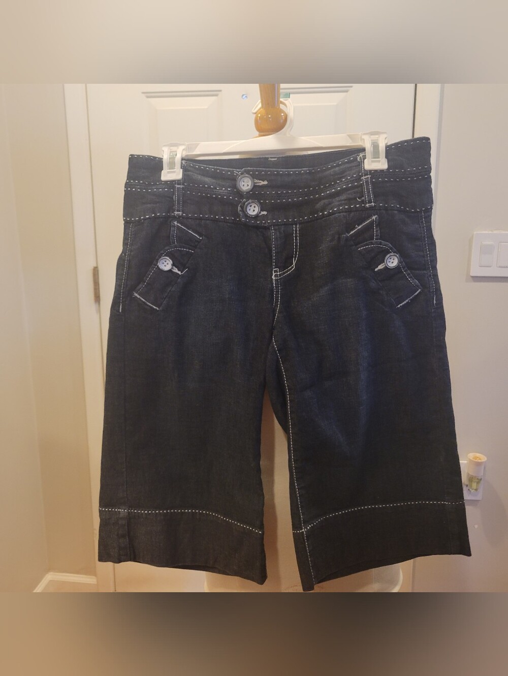 👝EUC~  Dark Wash Button-Front Denim Shorts